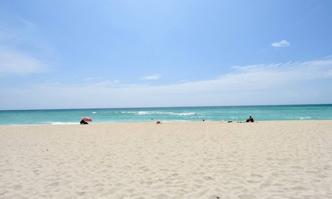 North Beach Apartment | Modern Beachfront Studio w/Beach Essentials. Just steps from the beach!
