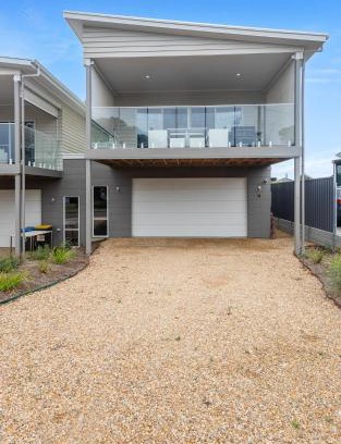 McCracken House | Modern Beachhouse, sea views