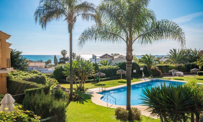 Urbanizacion Costabella Apartment | Modern beachside Penthouse with amazing sea views in Costabella, Marbella