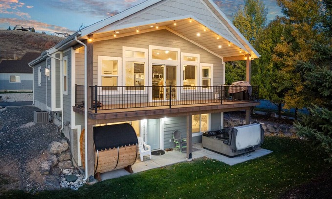 Garden City House | Modern Bear Lake House Sauna Hot Tub Arcade