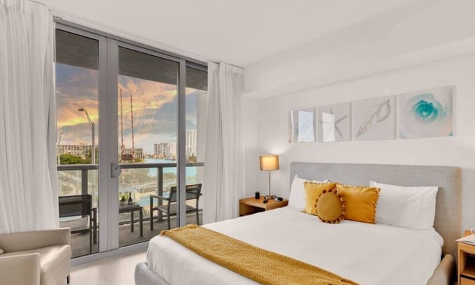 Hallandale Beach Apartment | Modern & Beautiful Condo