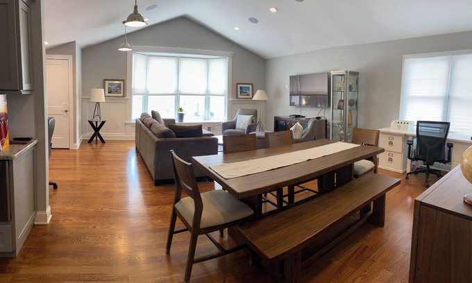 Elmwood Park Apartment | Modern Beauty - 3 BR/2 BA Apt. - 10 miles to NYC. Natural Gas Grill & Fire Pit