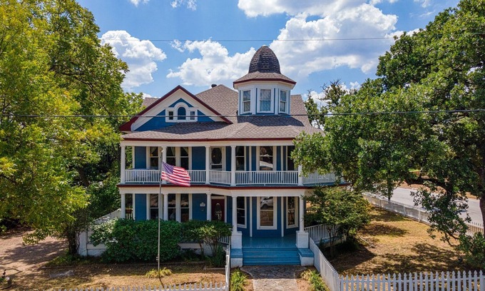 Mineral Wells Bed & Breakfast | Modern Bed and Breakfast Downtown Mineral Wells