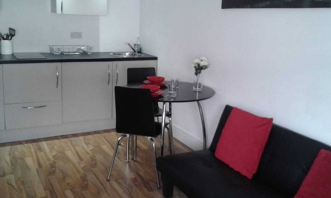 South Bermondsey Apartment | "Modern Bermondsey Gem: Chic Studio Apartment in the Heart of SE1!"