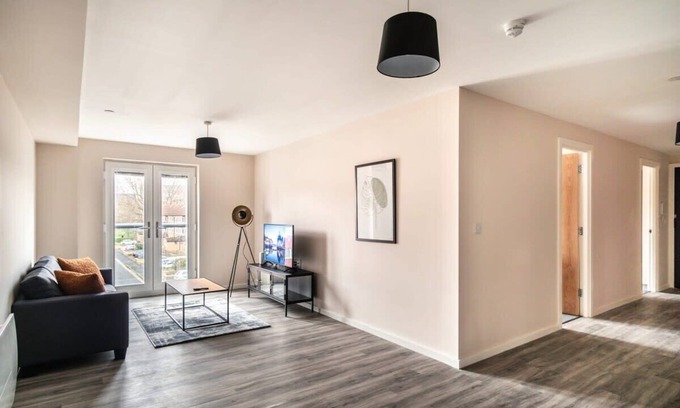 Old Trafford Apartment | Modern & Bright 2 Bed Apartment in Manchester