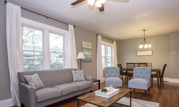 Grand Rapids Apartment | Modern, Bright Apartment | Walkable Restaurants | 2 Mi to Downtown Grand Rapids