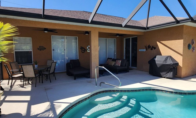 North Port Villa | Modern Bright Contemporary Design 2,400 SF of comfort with Salt Pool & Spa, WiFi