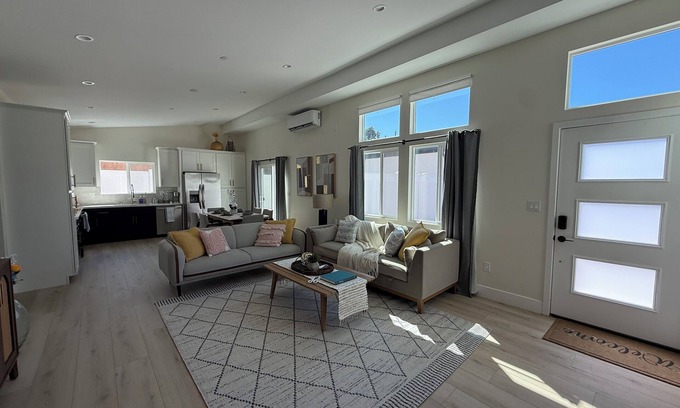 Mission Hills House | Modern Butterfly Roof 3 Bedroom 2 Bathroom - Huge Master - Pet Welcome!