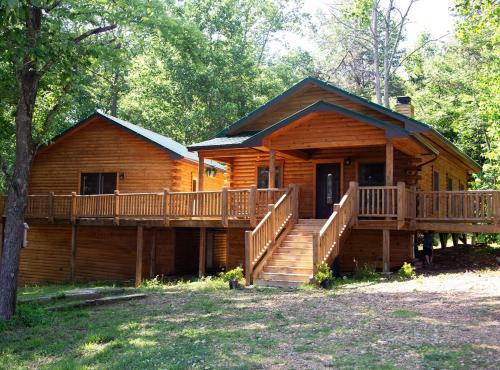 Nancy House | Modern Cabin on wooded 20 acres with scenic view in Nancy, KY