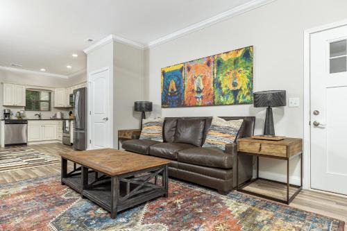Townsend House | Modern Cades Cove Condo w Community Pool