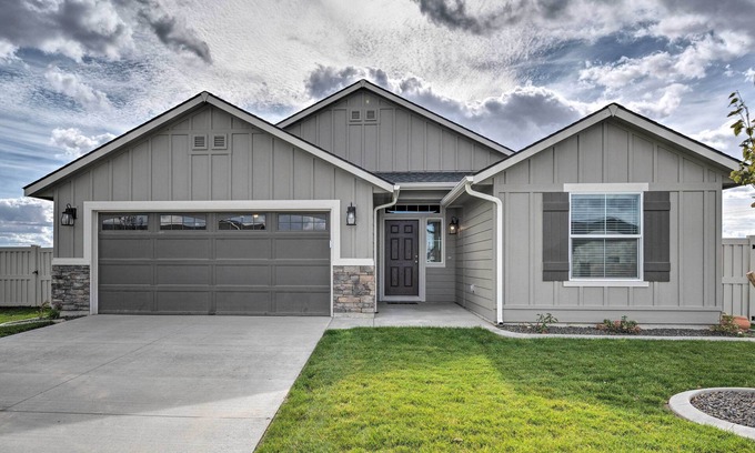 Caldwell House | Modern Caldwell House w/Yard & Furnished Patio!
