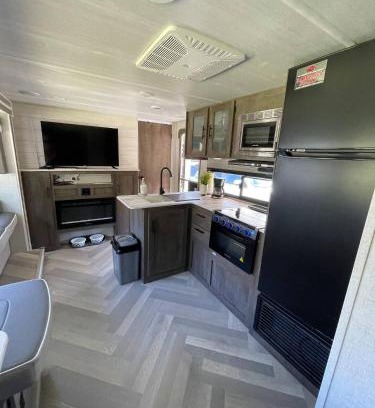 Oil City House | Modern Camper For Rent At Caddo Lake With Kayaks