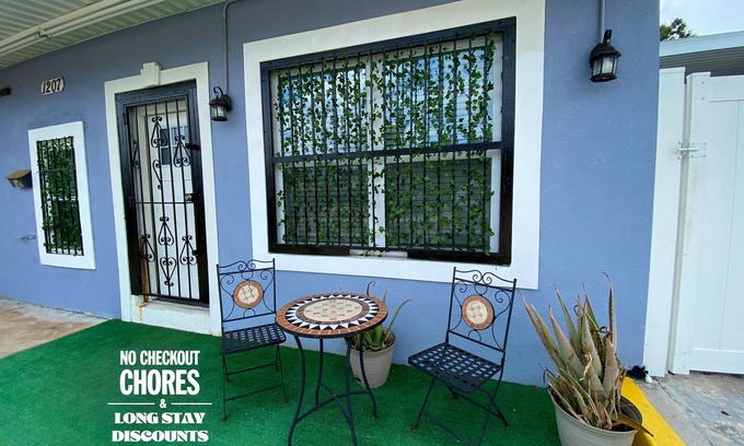 Southeast Tampa Apartment | Modern Casita near Amalie Arena, Ybor City, and Downtown