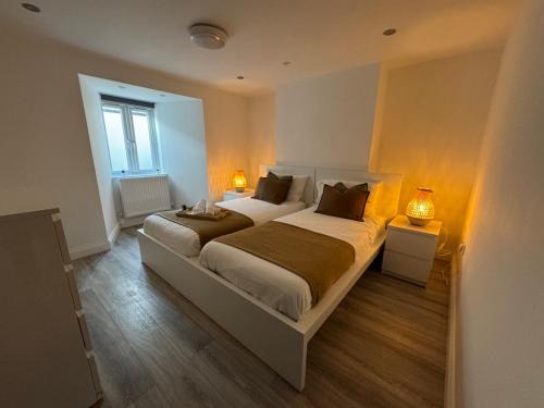 Wellingborough Apartment | Modern Central Apartments with Balcony