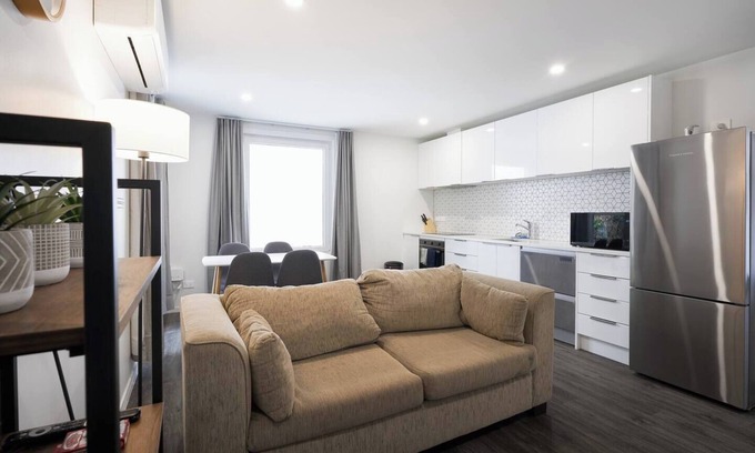 Dunedin City Centre Apartment | Modern Central Apartment, Flexible Bed Options