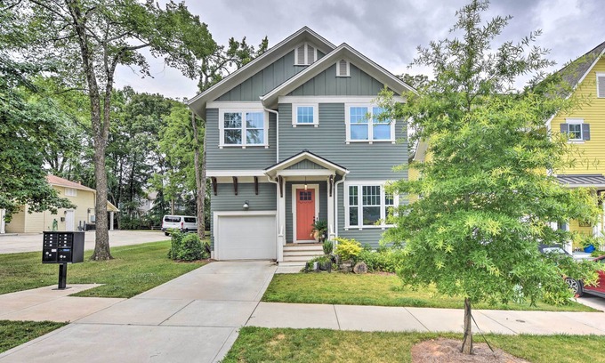 Oakhurst House | Modern Charlotte Home ~ 4 Mi to Downtown!