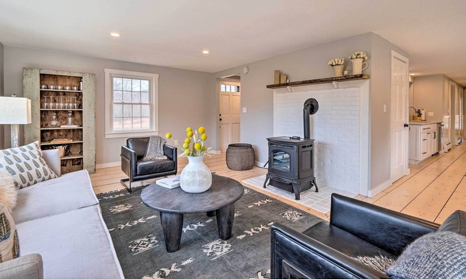 Chester House | Modern Chester Escape < 20 Mi to Bromley Mtn!