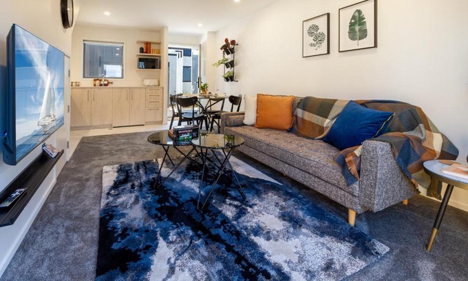Upper Riccarton Apartment | Modern Chic Retreat 2 Bed, 2 Bath: Riccarton