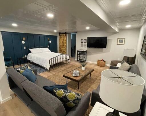 Pittsburgh Apartment | Modern & Chic XL Studio w EZ City Airport Access