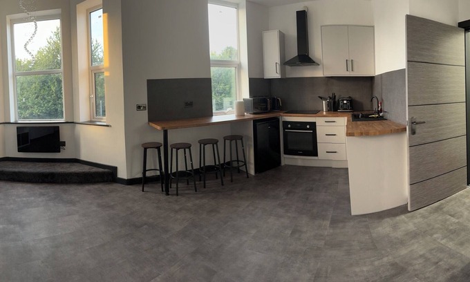 Old Trafford Apartment | Modern City Apartment in Manchester