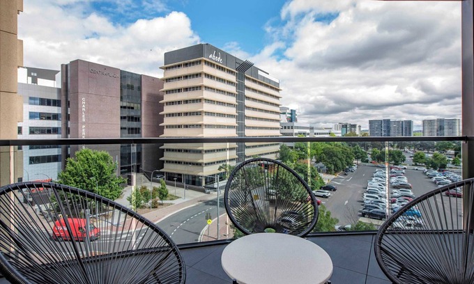Phillip Apartment | Modern City Escape - Phillip ACT