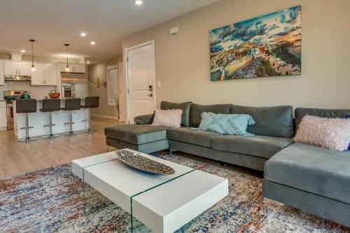 Ampere Apartment | Modern City Getaway Near Downtown Newark & NYC