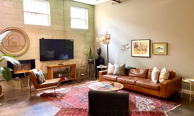 Court House Hill Apartment | Modern City Loft Downtown Lynchburg VA LYH HUGE