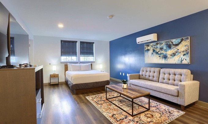 Palmyra Apartment | Modern Clean Pet Friendly Hotel Room