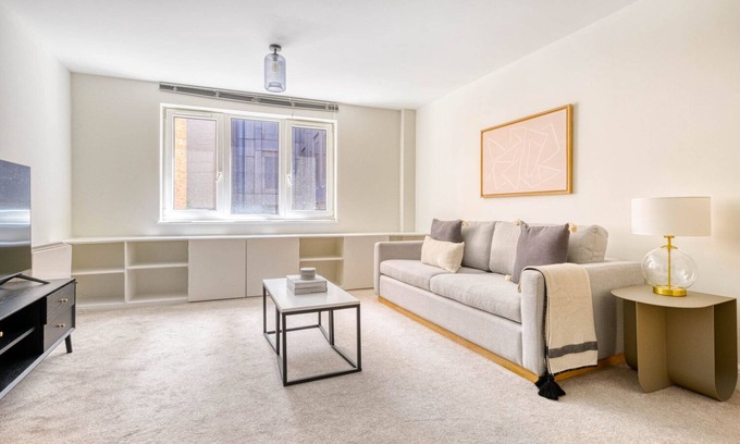 Barbican Apartment | Modern Clerkenwell 1BR w/Private Terrace, near Barbican, by Blueground
