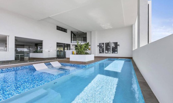 Buddina Apartment | Modern Coastal Apartment - Walk to beach and shops