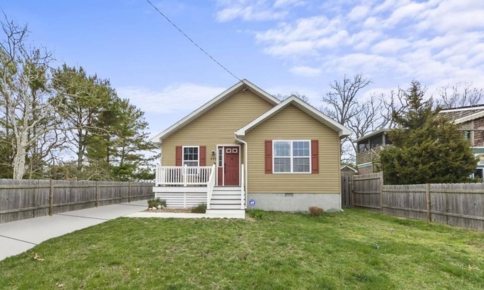 Town Bank House | Modern Coastal Beach Getaway in Cape May Historic Whaling Village, 2.5 blocks to Delaware Bay Sunsets