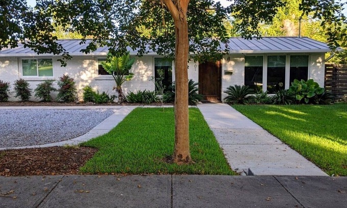Bay St Louis House | Modern Coastal Oasis - Location✓ Price✓ Spacious✓ Tropical✓ Artwork✓