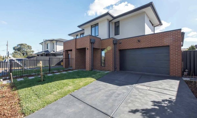 Avondale Heights House | Modern Comfort in Avondale Heights Family Home