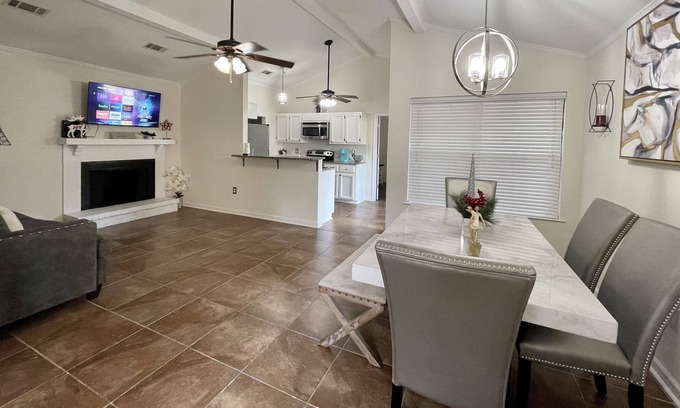South Baton Rouge Condo | Modern Comfort 2 by Mall of Louisiana