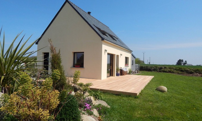 Beuzec-Cap-Sizun House | Modern comfortable holiday home at Cap Sizun