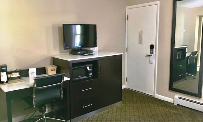 Milford House | Modern Comfort in 2 Doubles, Scottish Inns, Family Stay, Near Pocono Mountains