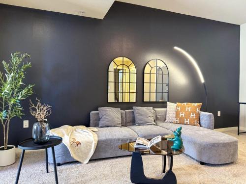 Mid-Wilshire Apartment | Modern Comfort in LA Free Parking&10 Min To Cedars