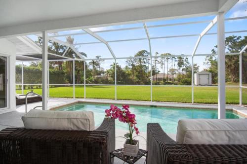 Central Naples House | Modern Comfort in Naples, Close to Everything