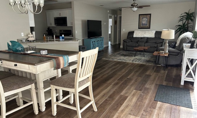 Santo Domingo House | Modern Comfort & Prime Location in The Villages – Golf Cart Included!