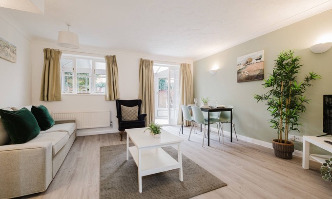 Knowle Sands House | Modern & comfortable 3 bed house