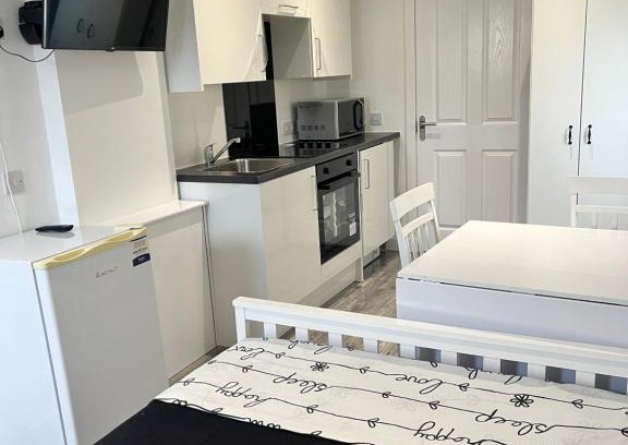 Glasgow Apartment | Modern Comfy One Bed Apartment - Free Parking