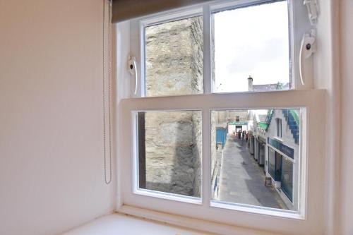 Lerwick Apartment | Modern Commercial Street Maisonette