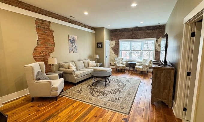 Waynesville Condo | Modern Condo's over Main Street with full kitchen, Wifi and Central AC