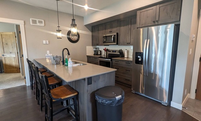 Sun Peaks Condo | Modern Condo | Ski-In & Ski-Out | Private Hot Tub | Fireplace