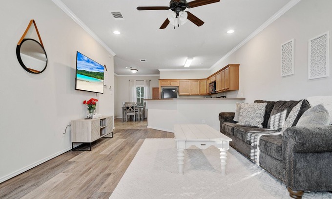 North Overton Condo | Modern Condo walking distance to Texas Tech w/full kitchen!