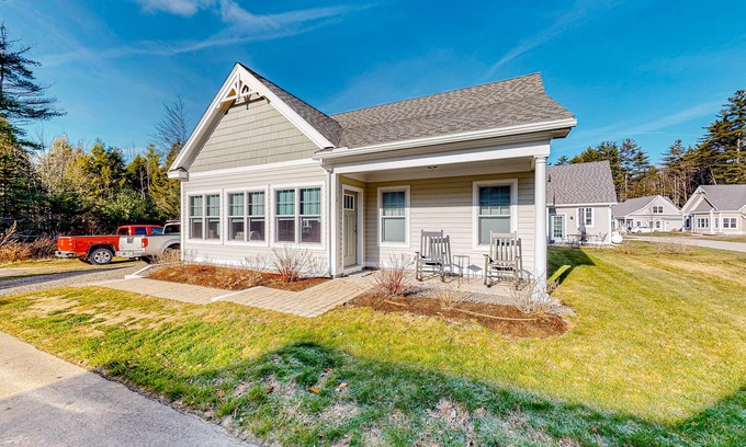 Kennebunkport Condo | Modern condo with private gas grill, shared pool, game room, and fitness center