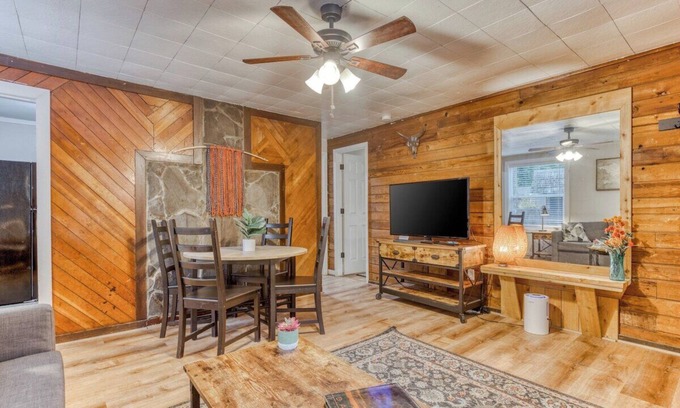 Mount Hood Village Apartment | Modern Conveniences, Rustic Charm - Mt Air Unit 12