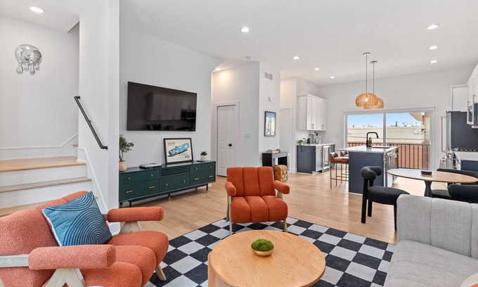 Corktown House | Modern Corktown Retreat|2BR|2.5BA|2CarPkg