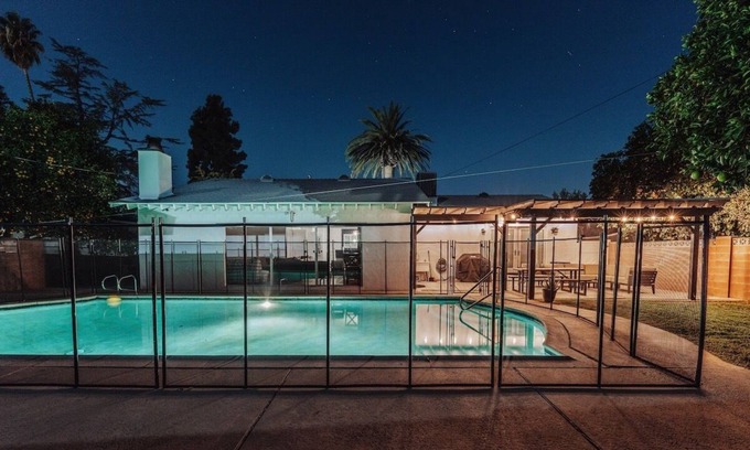 Canoga Park House | Modern Cottage Home Away from Home