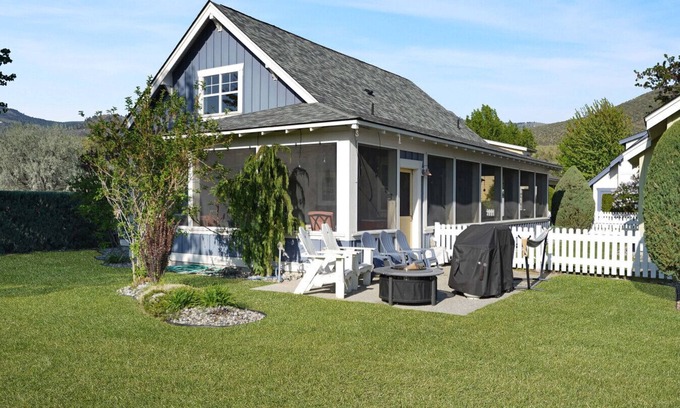 Oroville House | Modern Cottage- The big beachy house!